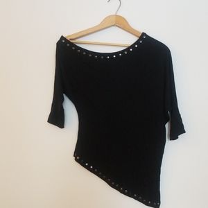 XTAREN Form-fitting off-shoulder studded top